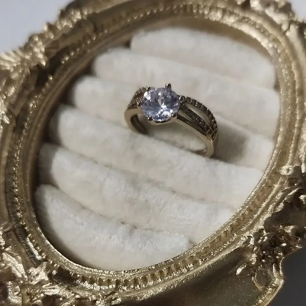 Elegant Gold Tone Women's Ring Size 8